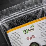 Pack 1Kg Graine de Nigelle d'Arabie & 1kg Graine de Nigelle en Poudre | 123NATY — Détail macro du flacon